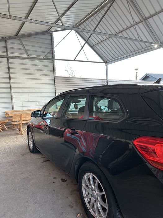 Opel Astra J  - An 2014 - 1.7 CDTI