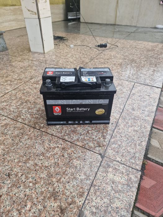 Vând baterie auto