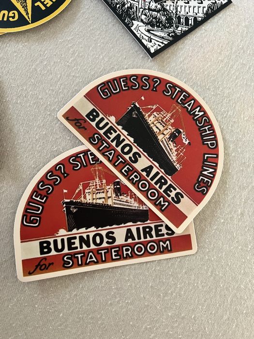 Stikere Guess-valiza, caiete, laptop etc