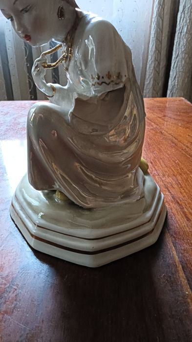 Посуда. Старинная статуэтка.