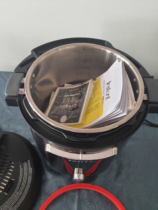 Продавам нов мултикукър Instant Pot Pro Plus