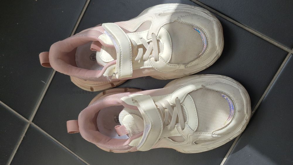 Кроссовки для девочки