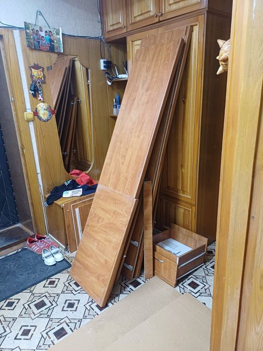 Бесплатно отдам шкаф