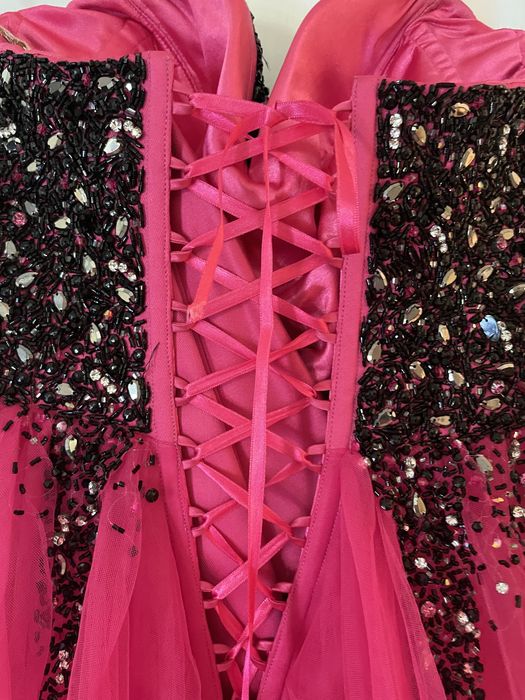 Бална рокля с камъни Swarovski и пайети