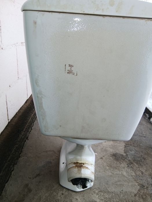 Продам кераиивескмй унитаз б/у