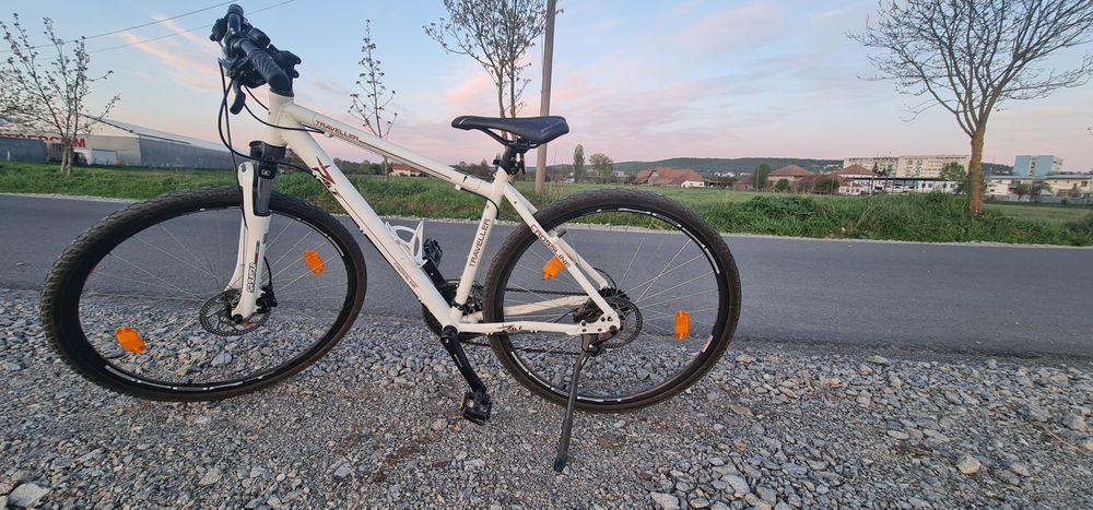 Bicicleta Crossline Traveller alba marimea M, roti 28