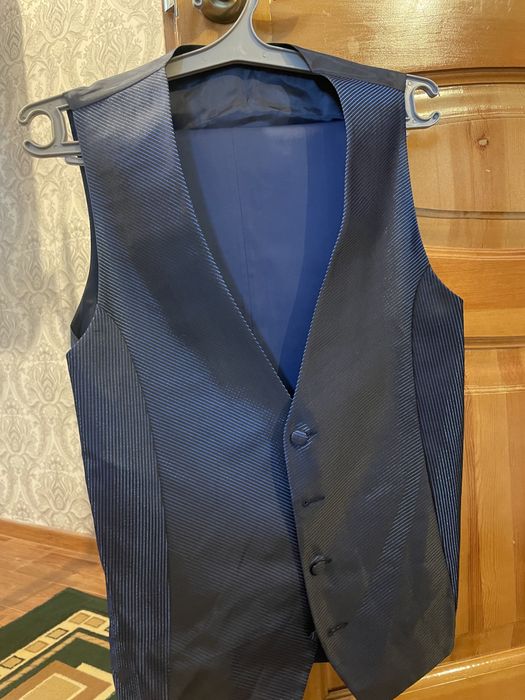 Продам костюм тройку