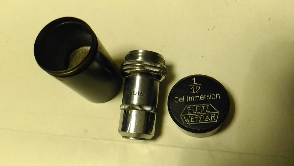 Leitz Wetzlar microscop cutie lemn piele