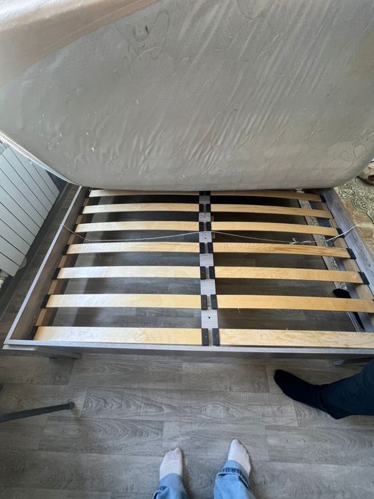 Кровать с матрасом