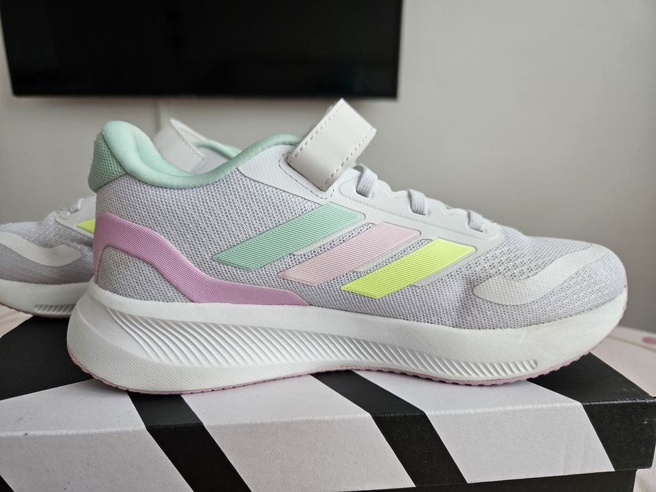 Adidasi fete Adidas marimea 35