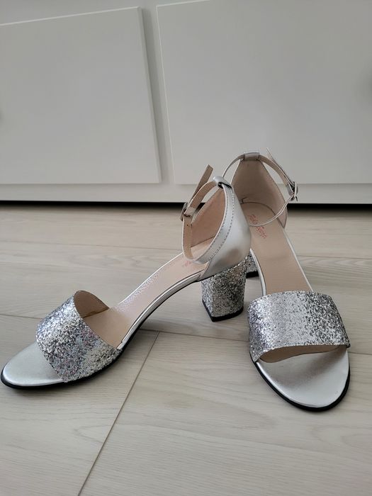 Sandale piele, sclipici, argintii, marime nr 40, toc gros