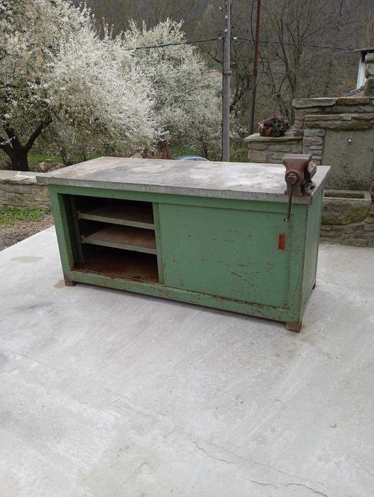 Шлосерска маса с менгеме