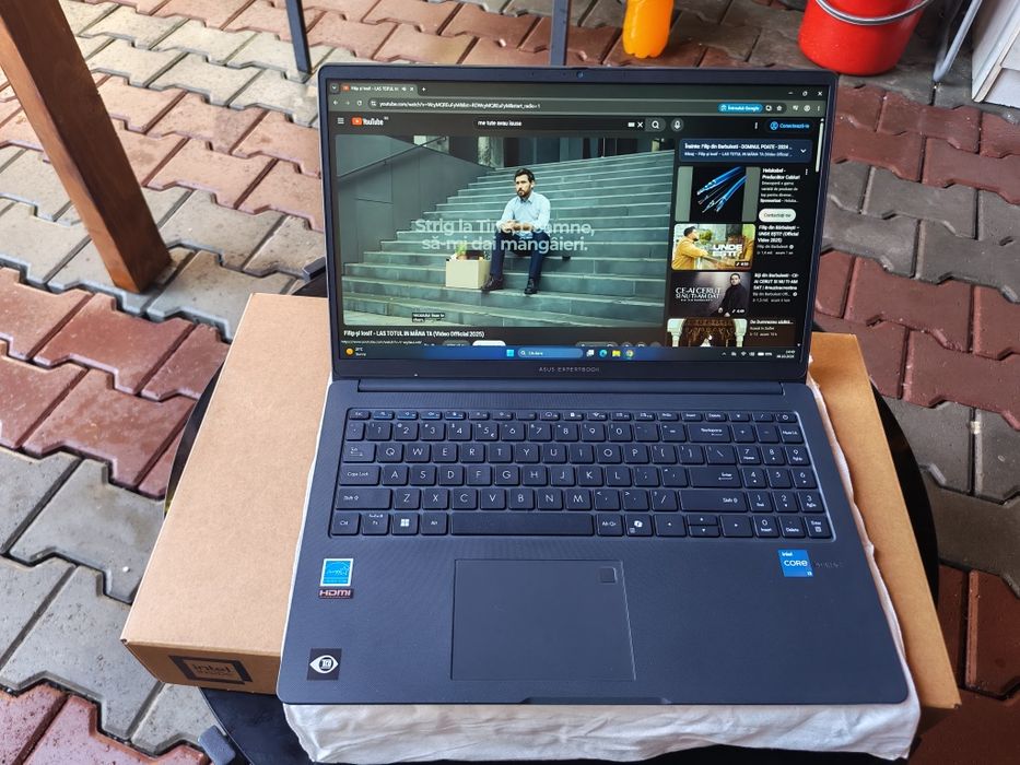 laptop asus i3 generatia 13 ca nou