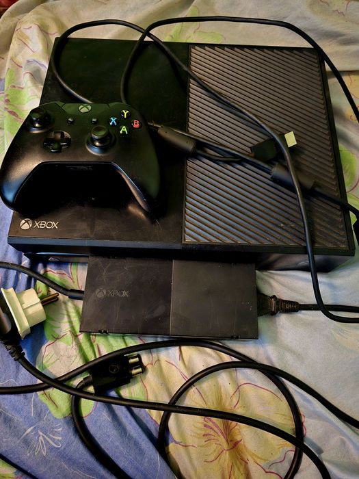 Xbox One 500gb запазен