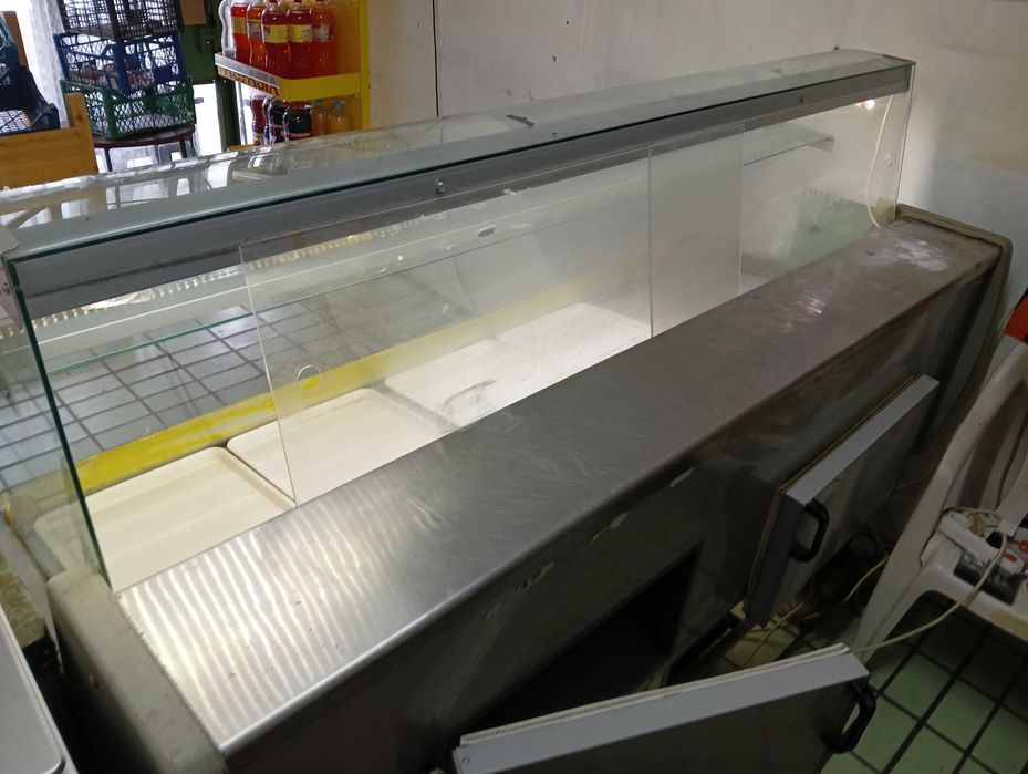 Хладилна витрина за хранителни продукти