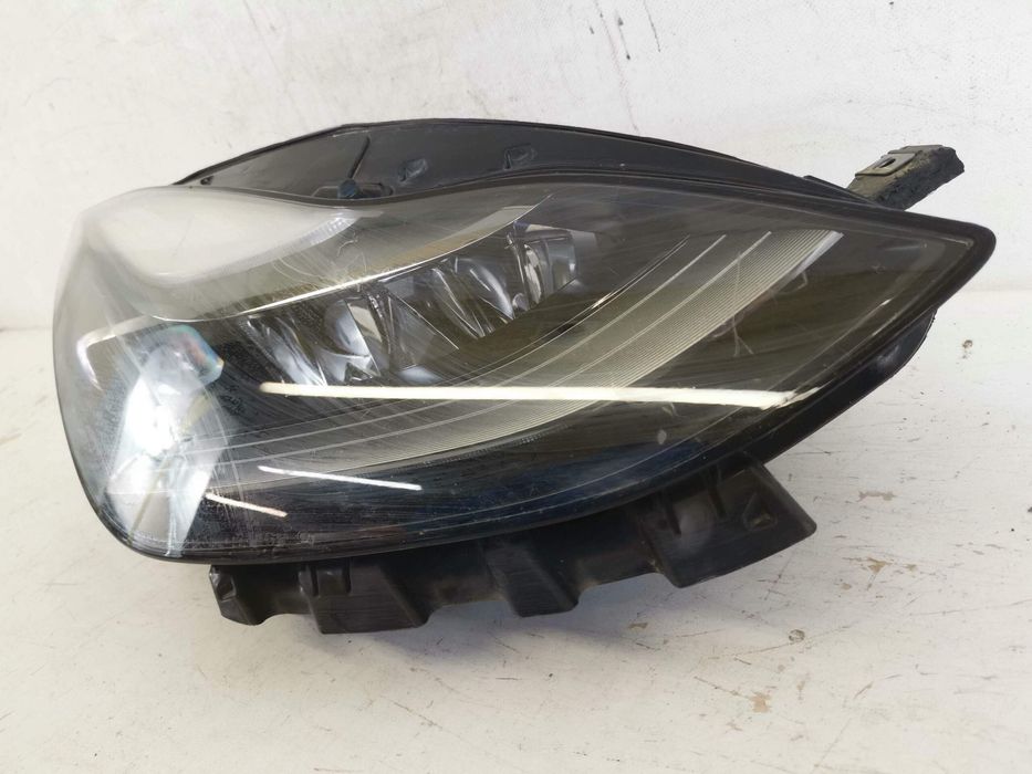 Десен фар Тесла Модел 3/Y / Tesla Model 3/Y Оригинален, повреден
