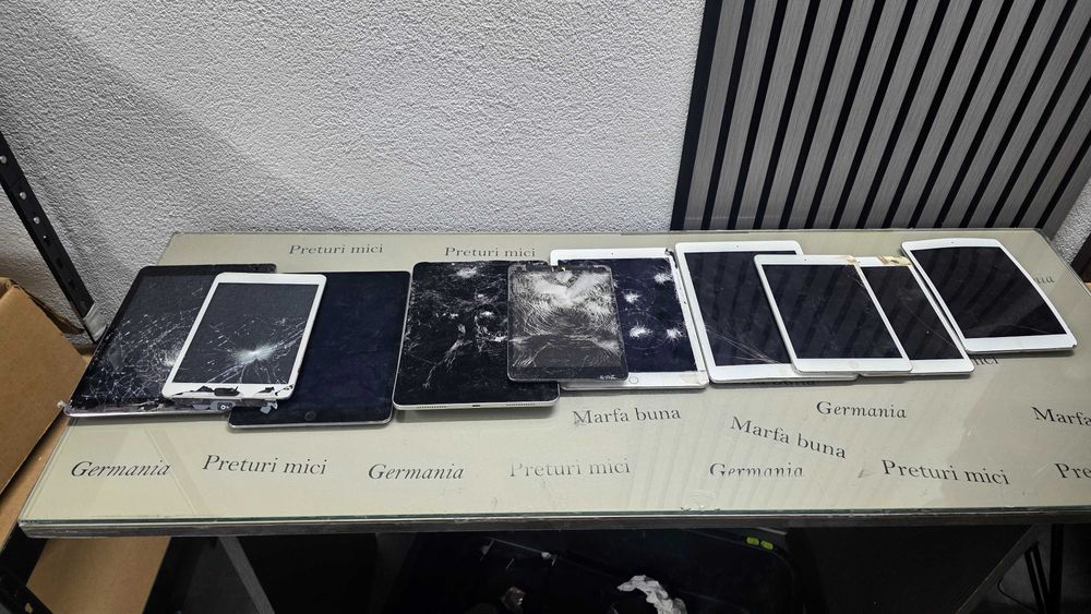 Lot 9 iPad-uri functionale dar au display spart — mini 1, mini 2, Air 1, Air 2, iPad 8 — piese / reparații