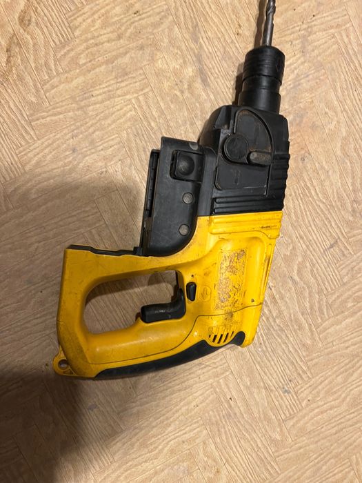 Bormasina Ciocan Rotopercutor, Dewalt DW005