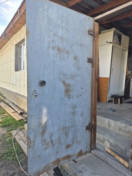 Продам Двери железные