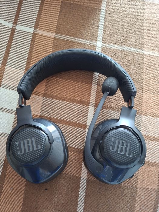 Продам наушники проводные JBL