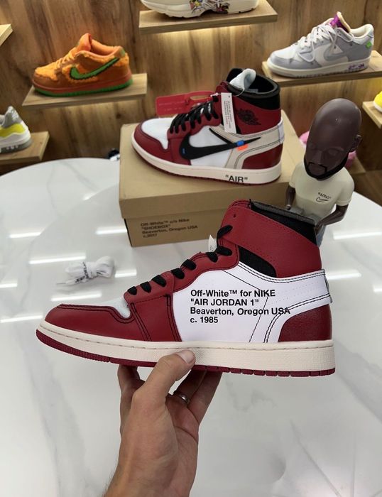 Обувки Nike Air Jordan Off-White x1 Retro OG Sneaker in Chicago