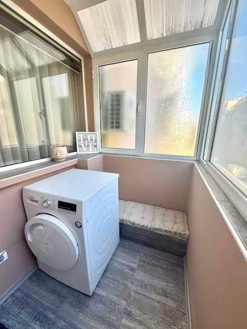 2BR Haven - Steps from the Mall 130€