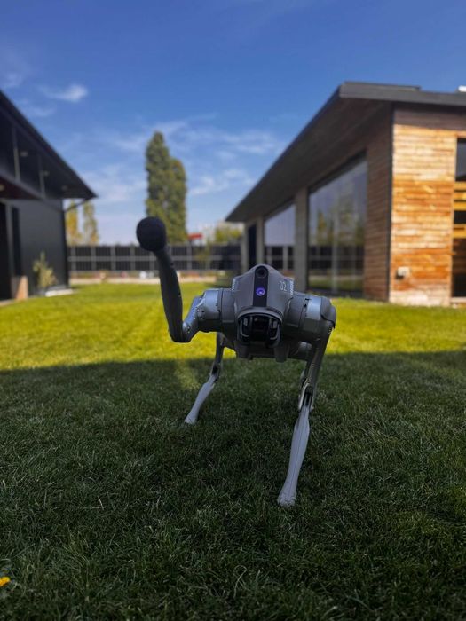 Unitree GO2 – Robot patruped inteligent, AI & control avansat