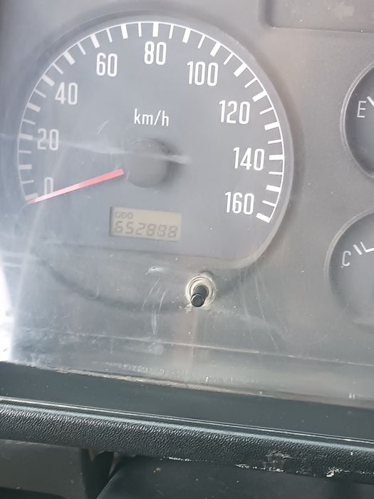 Isuzi 2013yil 652000 yurgani 6ta lassa 70 foiz