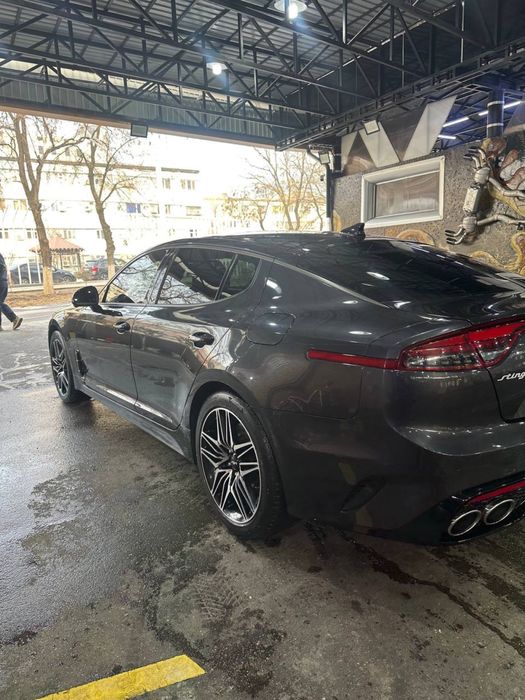 Продается KIA STINGER 3.3
