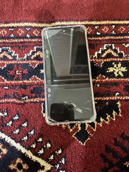 Samsung A51 sotiladi naxtga ham obmen bor