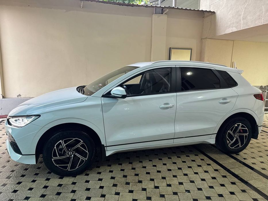 Byd y 2 Sotiladi