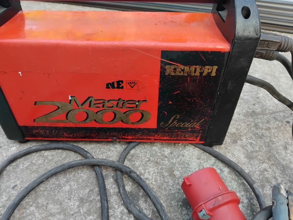 Инверторен Електрожен KEMPPI  Master2000/200A 380V за Всички Метали  Дебилина