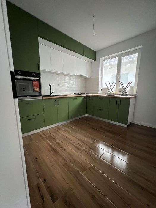 Vând casă mobilată!