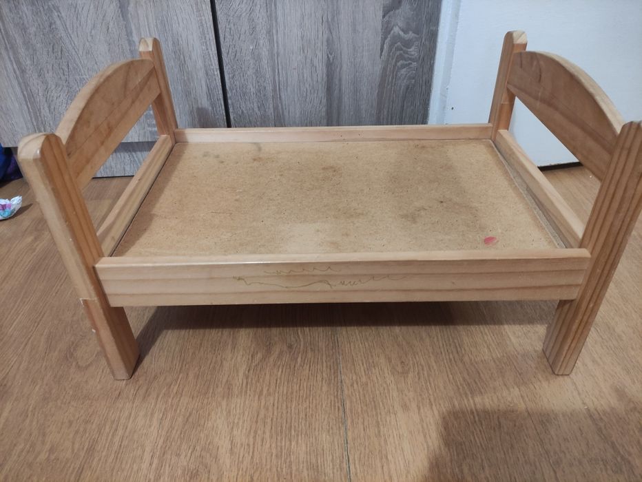 Дървено легло за кукли