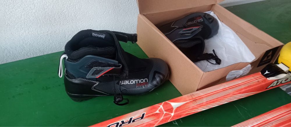 Schiuri Atomic de fond plus clapari