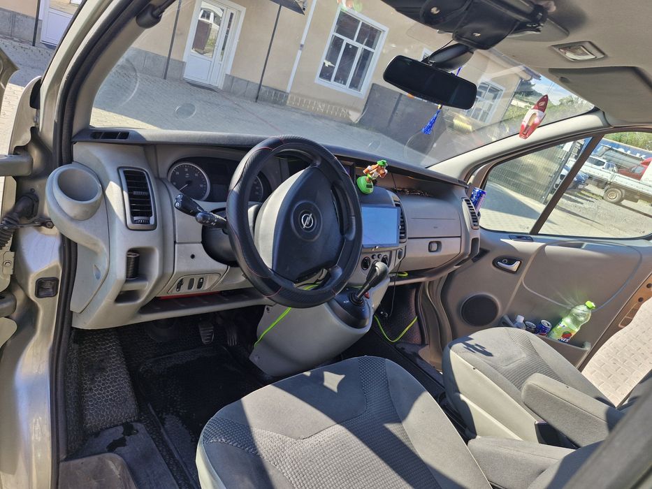 Opel Vivaro 2.5 CDTI (2464 cmc) – 5 Locuri – Autoutilitară N1