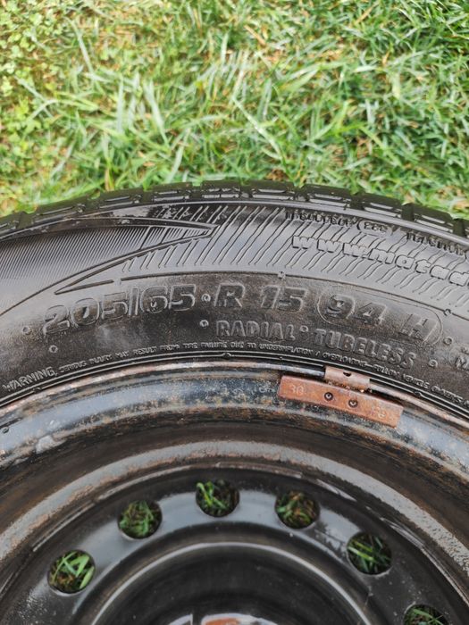Продам запаску с диском  205/65R15