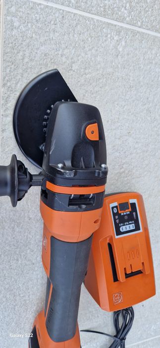 Fein polizor unghiular pe acumulator