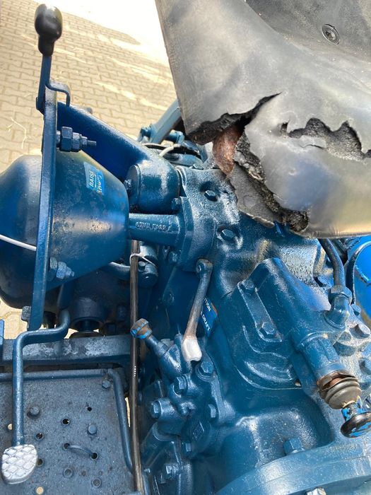 Vând tractor Ford 4000