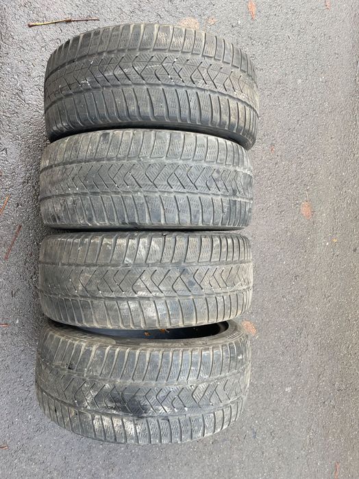 Cauciucuri de iarnă 235/45/18 Pirelli