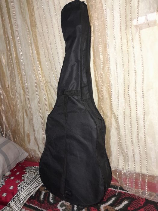 Gitara sotiladi yangi