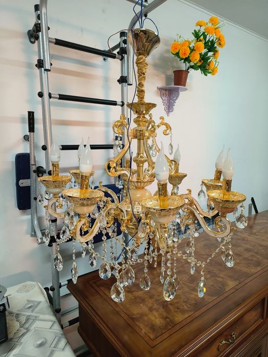 Продается Люстра