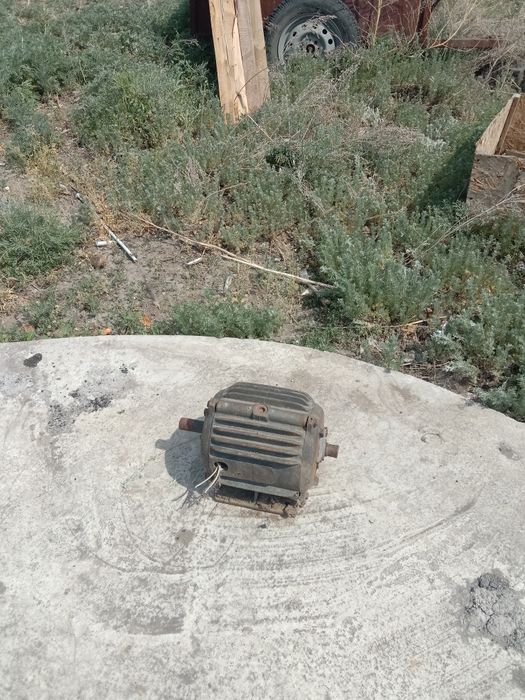 Электродвигатель трёх фазный