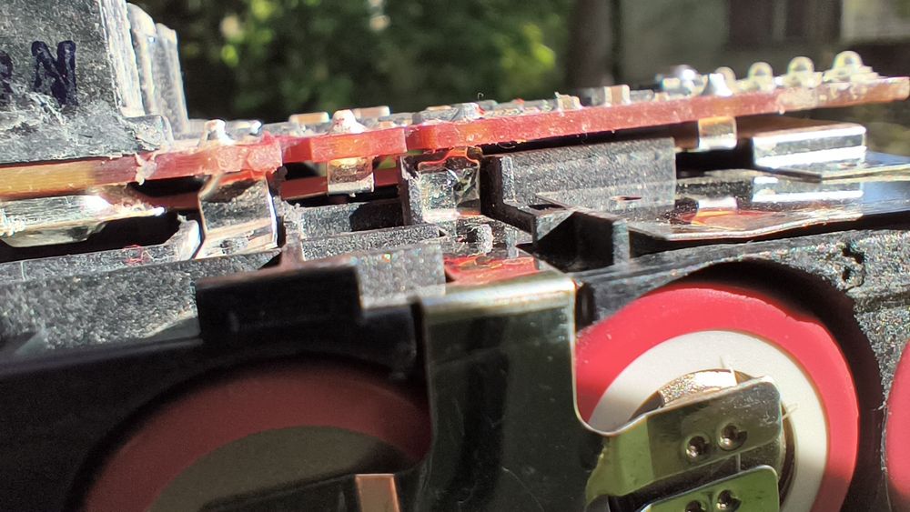 Батерия акумулаторна MILWAUKEE M18 B5 ( повредена)