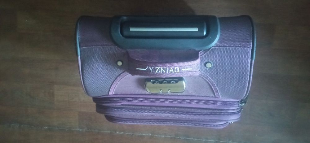 Продам чемодан дорожный недорого