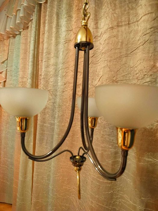 Люстра трехрожковая