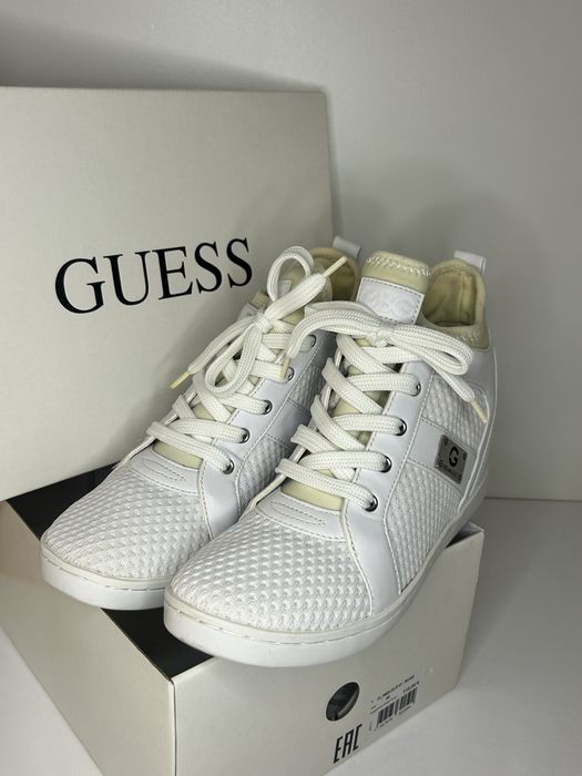 Бели кецове Guess