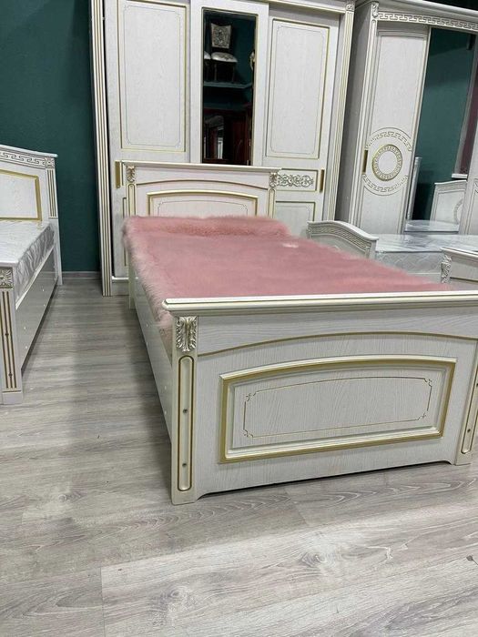 Шкаф ва Бир кишилик кроватлар ОДНАСПАЛНИЙ и шкаф продаётся