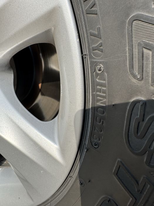 Продается шины 4 шт Бриджстоне