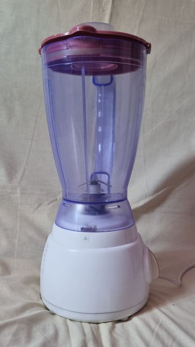 Blender de masa ALASKA SM 4000

Putere: 400W,
Numar de viteze: 2 + puls,
Capacitatea recipient 1.5L,
Sistem SECURE LOCK.